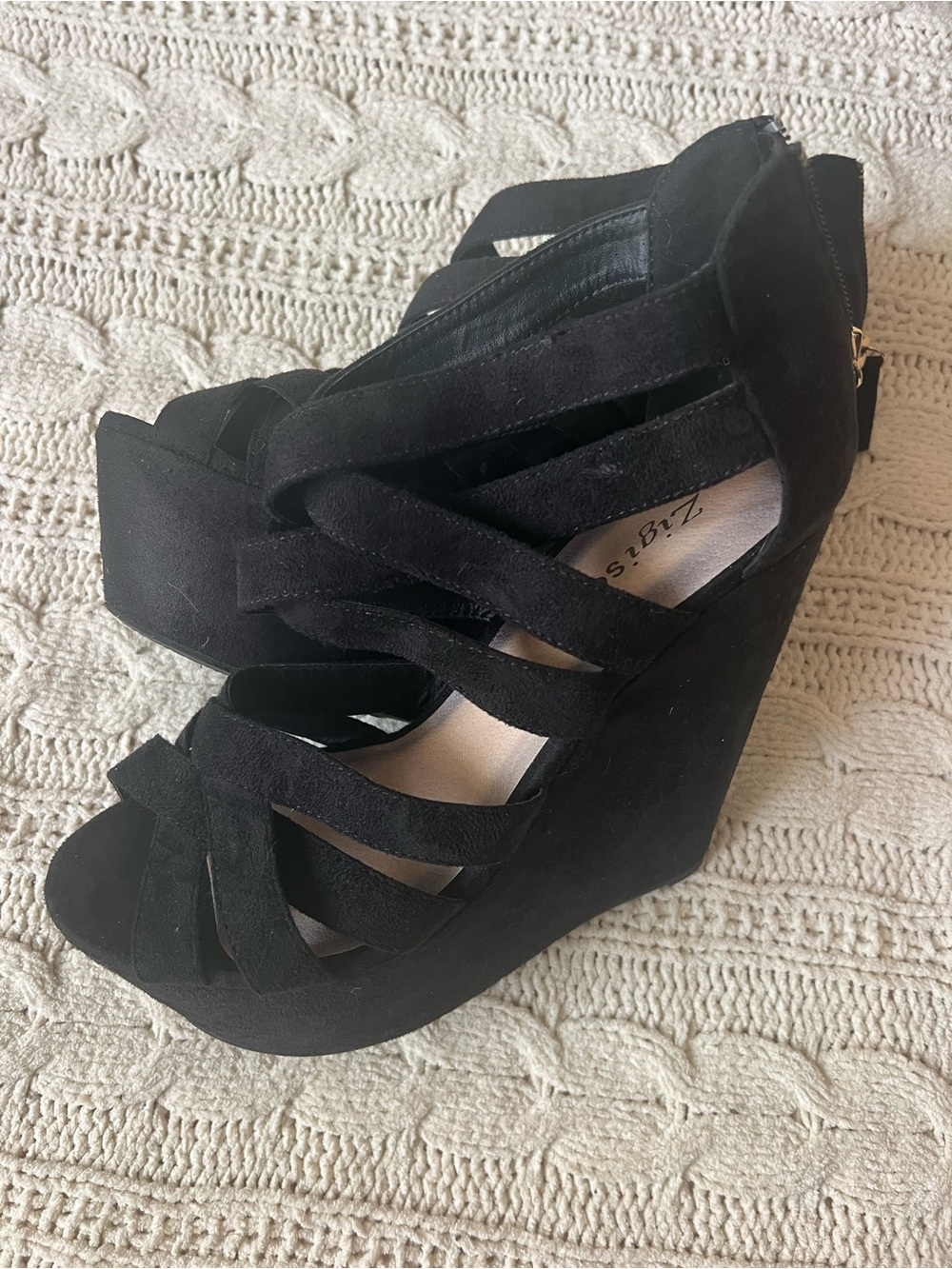 Zigi Soho Black Strappy Suede Wedge Sandals